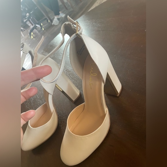 Brand new cream and gold lulus heels! Size 7 - Picture 6 of 6